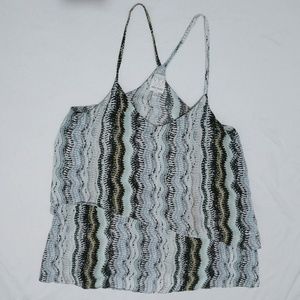 Ella Moss ruffle tank top
SIZE Small